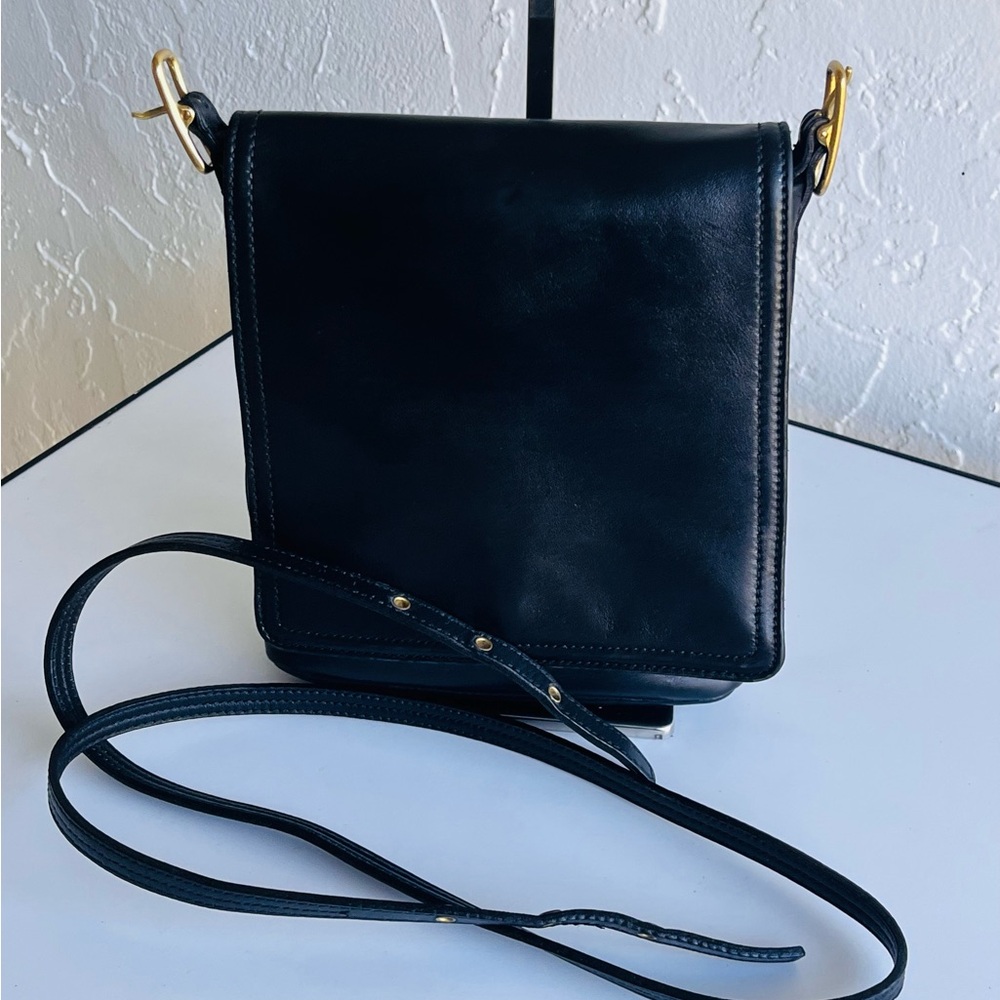 VINTAGE COACH Y2K  LEGACY  BLACK LUXURY SMALL LEATHER  CROSSBODY  FLAP 9…